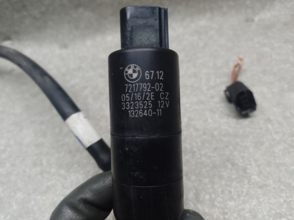 67637217792 | Насос омивача фар BMW X3 (F25) 11-17 - Фото 3