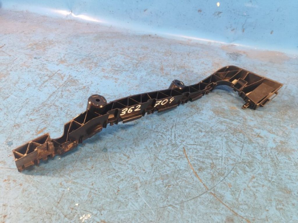 68190681AC | Кронштейн заднього бампера лів. DODGE JOURNEY 08-20