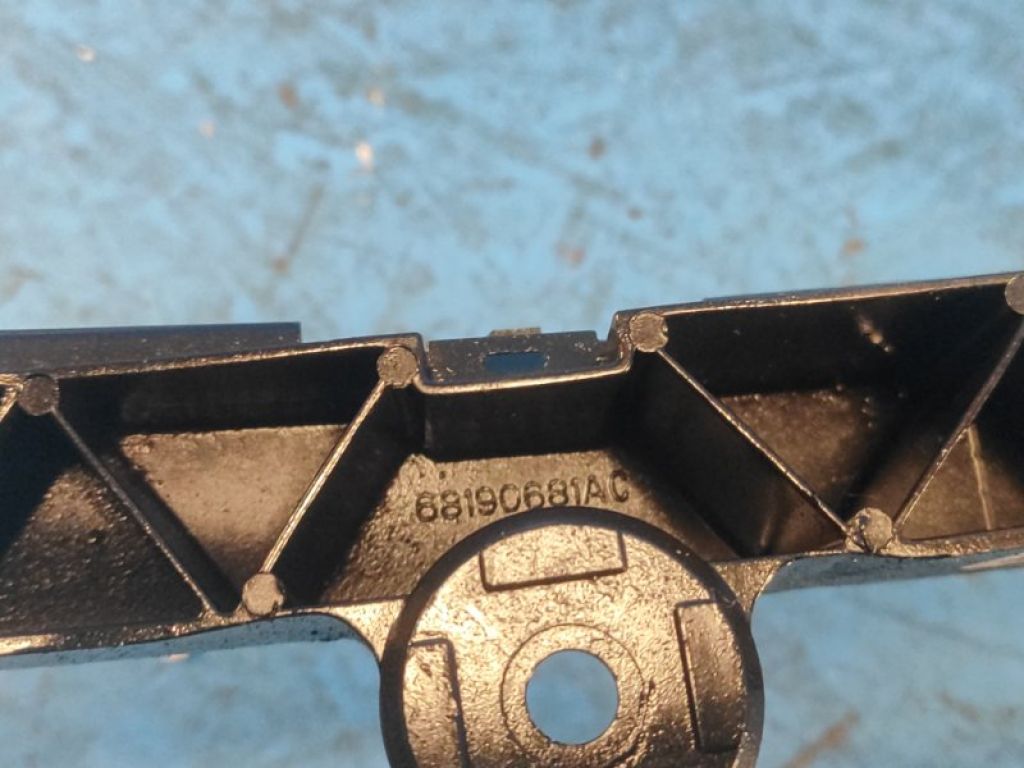 68190681AC | Кронштейн заднього бампера лів. DODGE JOURNEY 08-20 - Фото 4