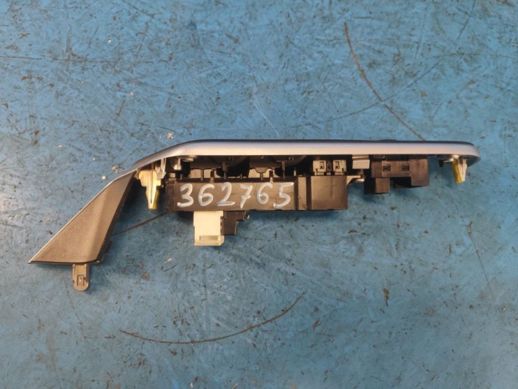 84820-06120 | Блок керування склопідіймачами передн. лів. TOYOTA CAMRY 50 12-15 - Фото 2