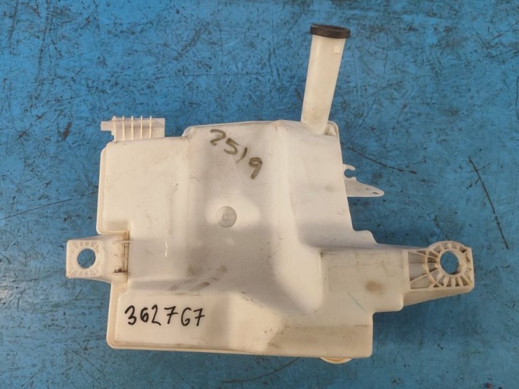 CP9Z-17618-A | Бачок омивача FORD FOCUS 10-18