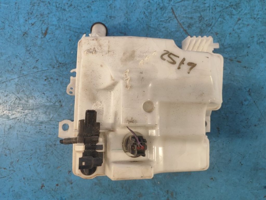 CP9Z-17618-A | Бачок омивача FORD FOCUS 10-18 - Фото 2