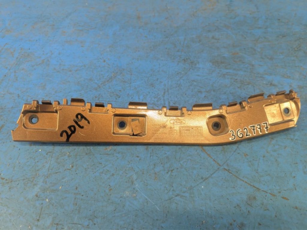 GJ54-17E850-AB | Кронштейн заднього бампера прав. FORD ESCAPE 12-19