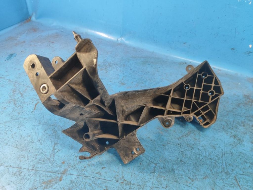 68223399AA | Кронштейн крепления фары лев. JEEP GRAND CHEROKEE 11-22 - Фото 3