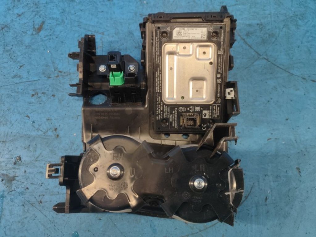 28342-9HF3B | Зарядне гніздо (розетка) INFINITI QX50 18- - Фото 3