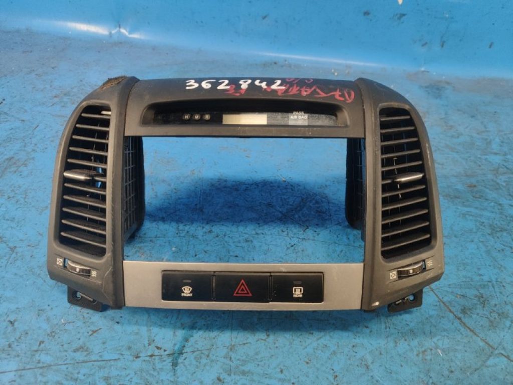 97420-2B000 | Дефлектор повітряний HYUNDAI SANTA FE (CM) 05-12