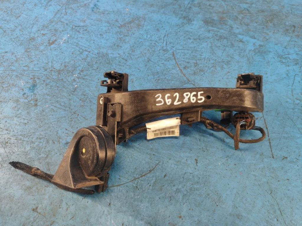 64118-F2000 | Кронштейн крепления фары лев. HYUNDAI ELANTRA AD 16-