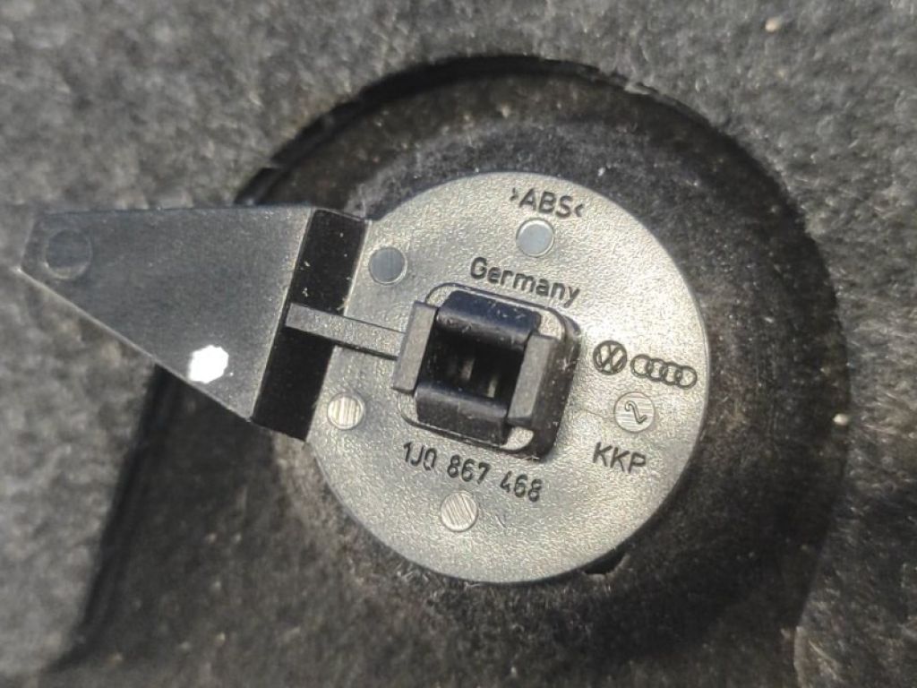 1J0867468 | обшивка багажника лів. VOLKSWAGEN TIGUAN 08-17 - Фото 3