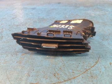 Дефлектор повітряний прав. FORD FOCUS 10-18