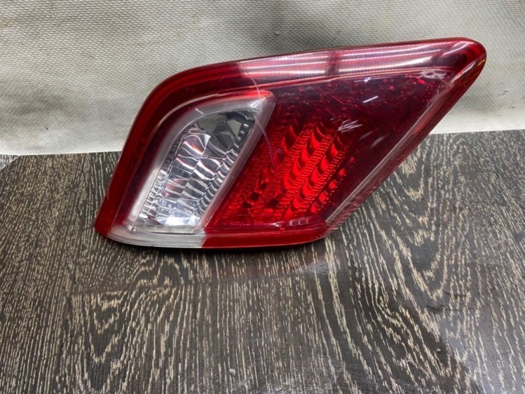 81591-33120 | Ліхтар внутрішній задн. лів. TOYOTA CAMRY 40 06-11