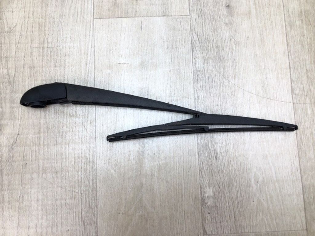 852410T010 | Повідець склоочисника задній TOYOTA VENZA 09-16