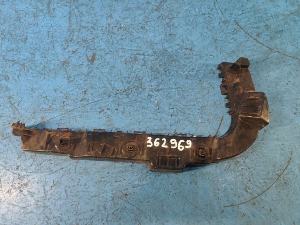 71821-57L00 | Кронштейн заднього бампера прав. SUZUKI KIZASHI 09-14