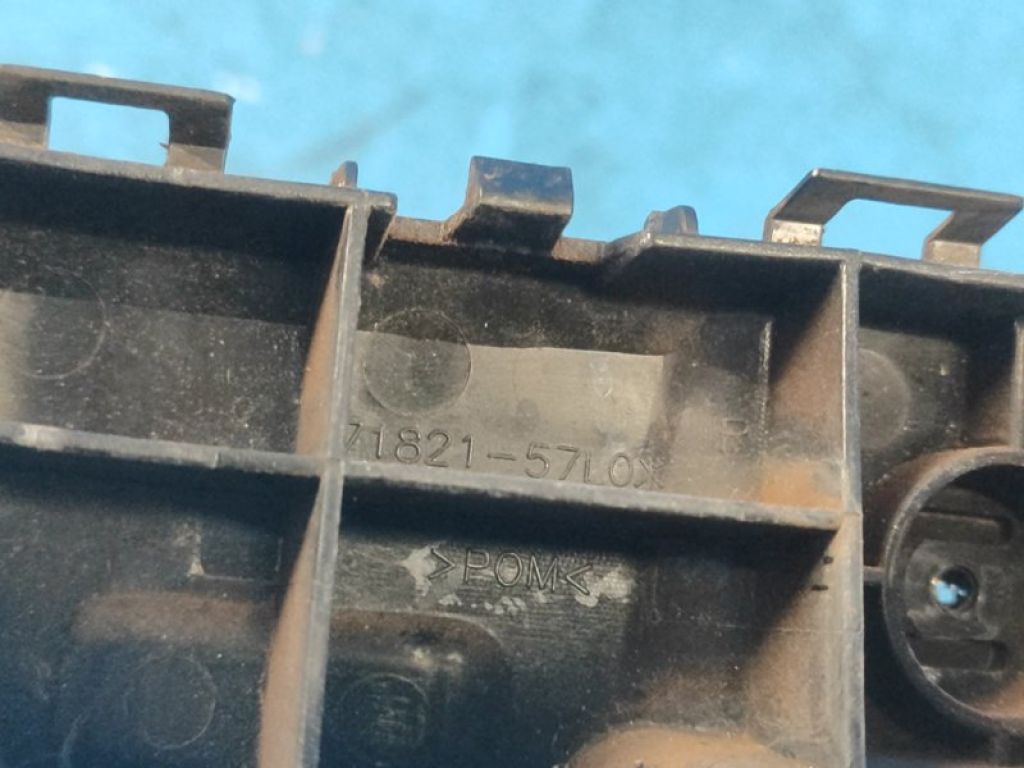 71821-57L00 | Кронштейн заднього бампера прав. SUZUKI KIZASHI 09-14 - Фото 4