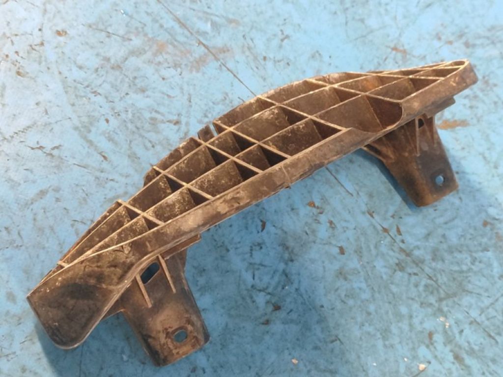 71823-57L00 | Кронштейн заднього бампера прав. SUZUKI KIZASHI 09-14 - Фото 4