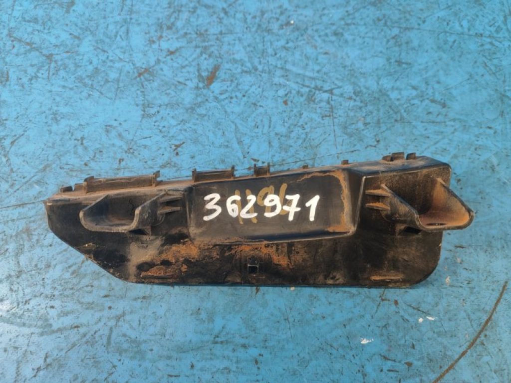 71824-57L00 | Кронштейн заднього бампера лів. SUZUKI KIZASHI 09-14