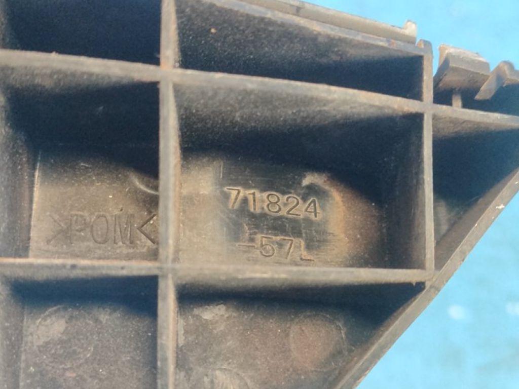 71824-57L00 | Кронштейн заднього бампера лів. SUZUKI KIZASHI 09-14 - Фото 3