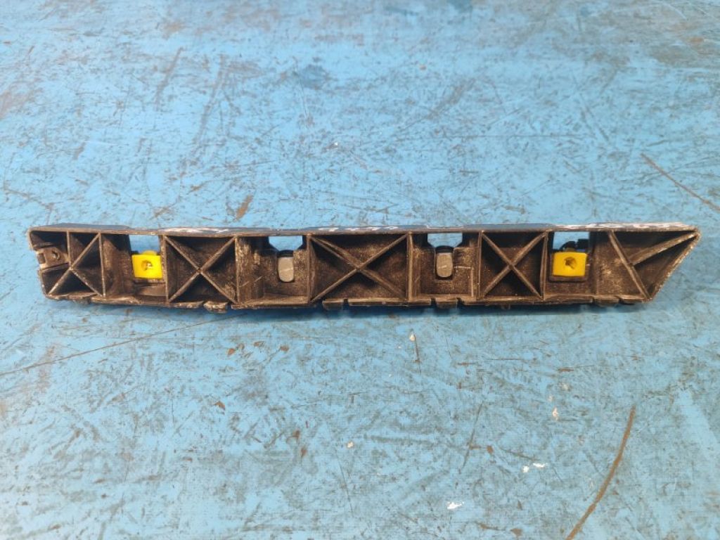 86616-F3000 | Кронштейн заднего бампера прав. HYUNDAI ELANTRA AD 16-