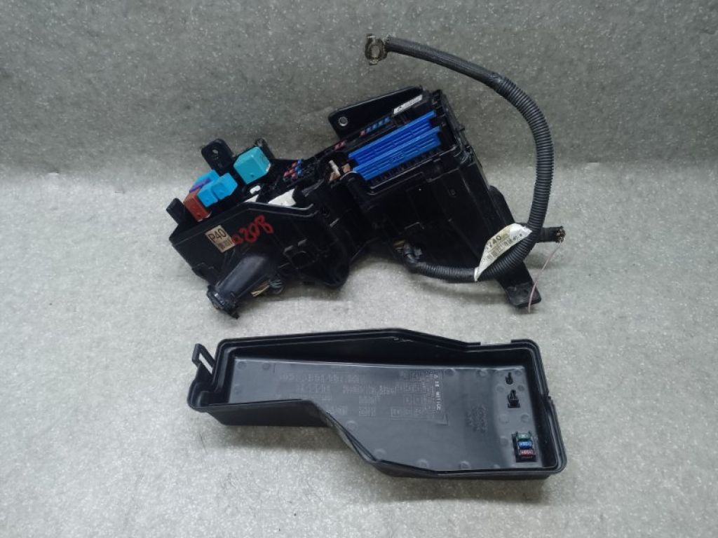 8274033020 | Блок предохранителей моторный отсек TOYOTA CAMRY 40 06-11