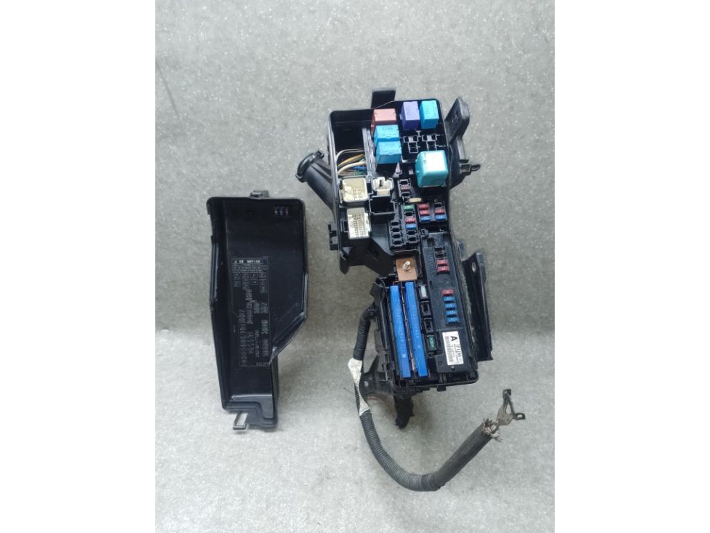 8274033020 | Блок предохранителей моторный отсек TOYOTA CAMRY 40 06-11 - Фото 2