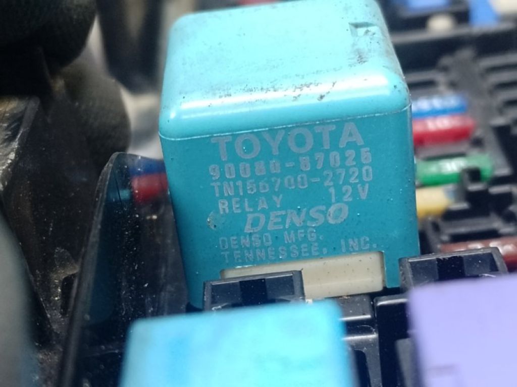 8274033020 | Блок предохранителей моторный отсек TOYOTA CAMRY 40 06-11 - Фото 3