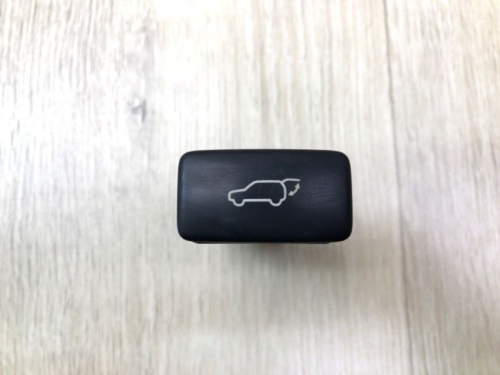 849300T020 | Кнопка открывания багажника внутренняя TOYOTA VENZA 09-16 - Фото 2