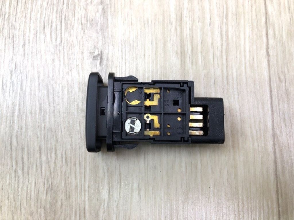 849300T020 | Кнопка открывания багажника внутренняя TOYOTA VENZA 09-16 - Фото 3