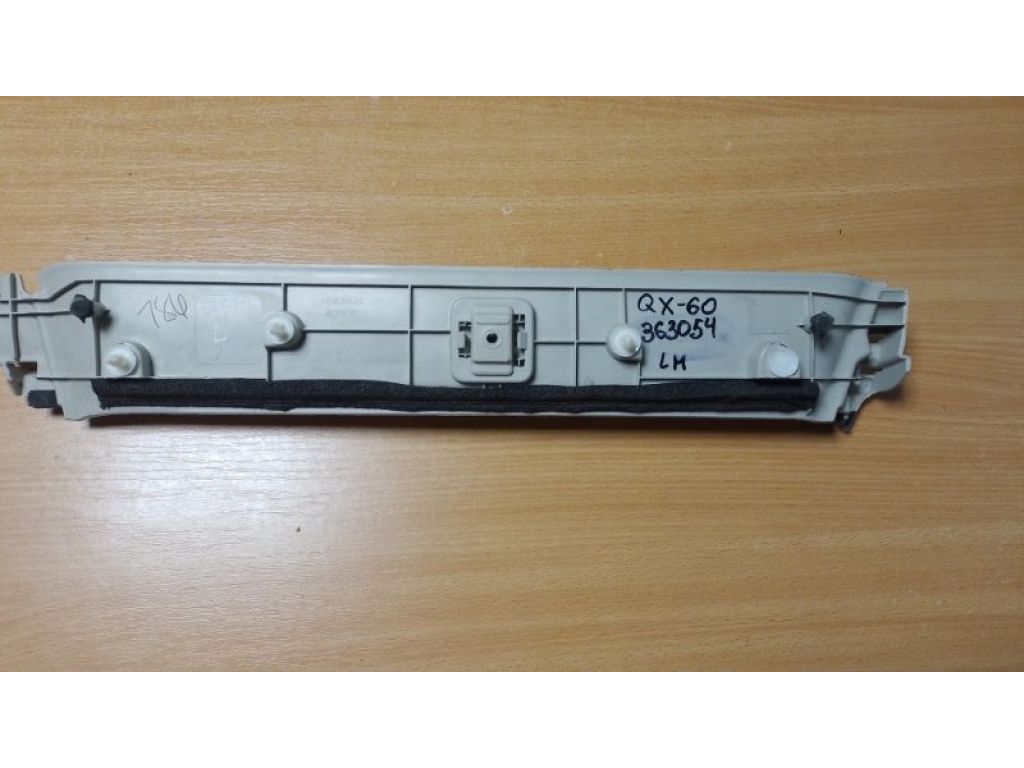 Накладка на стійку кузова лів. INFINITI QX60/JX35 12-20 - Фото 2