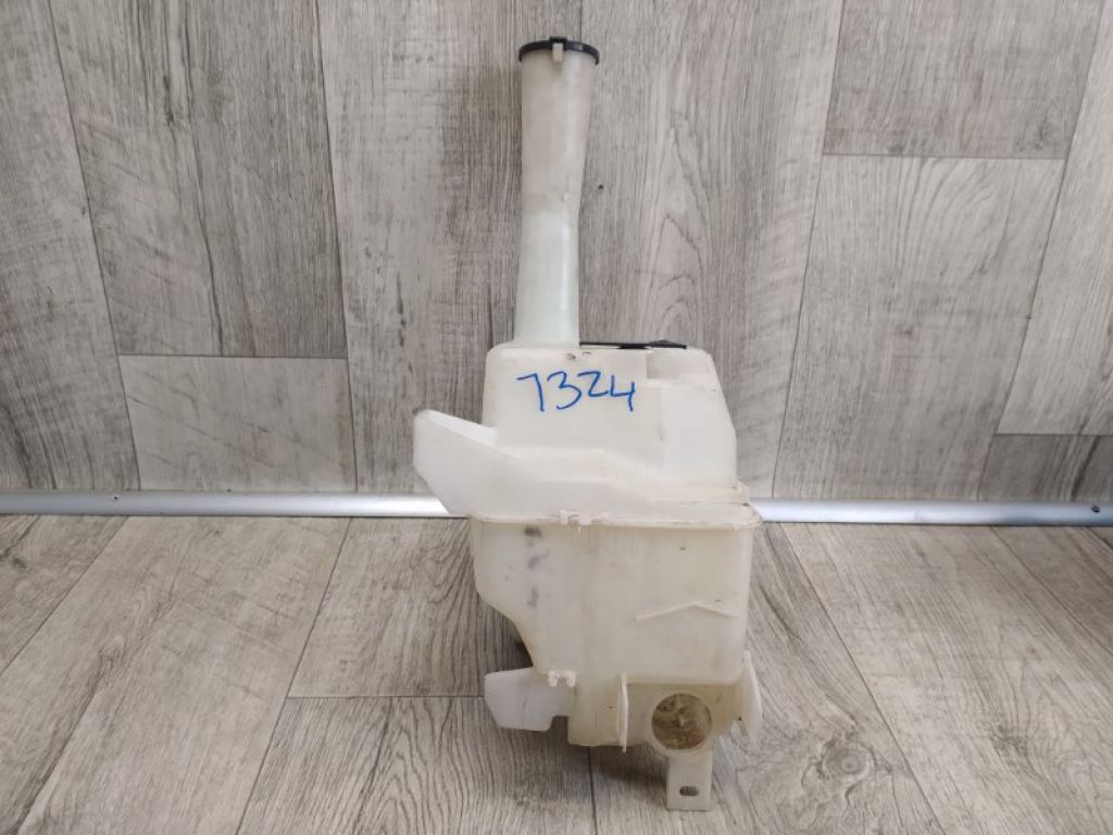 85315-AE010 | Бачок омывателя TOYOTA SIENNA 11-16