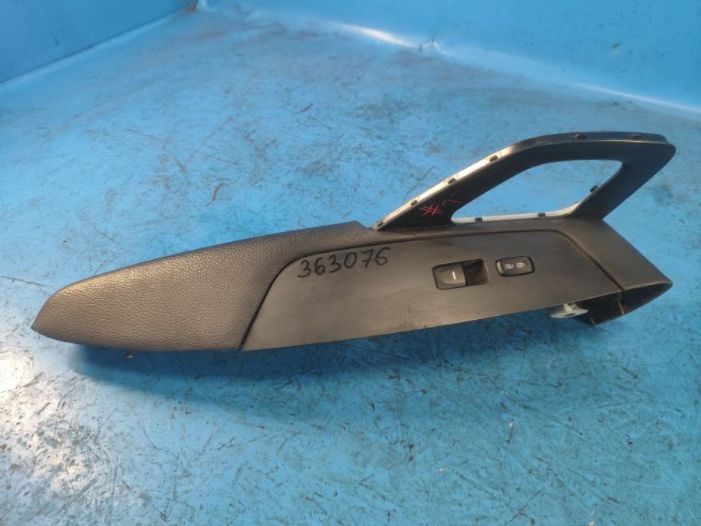 93575-2V100-4X | Кнопка склопідіймача передн. прав. HYUNDAI VELOSTER 11-18