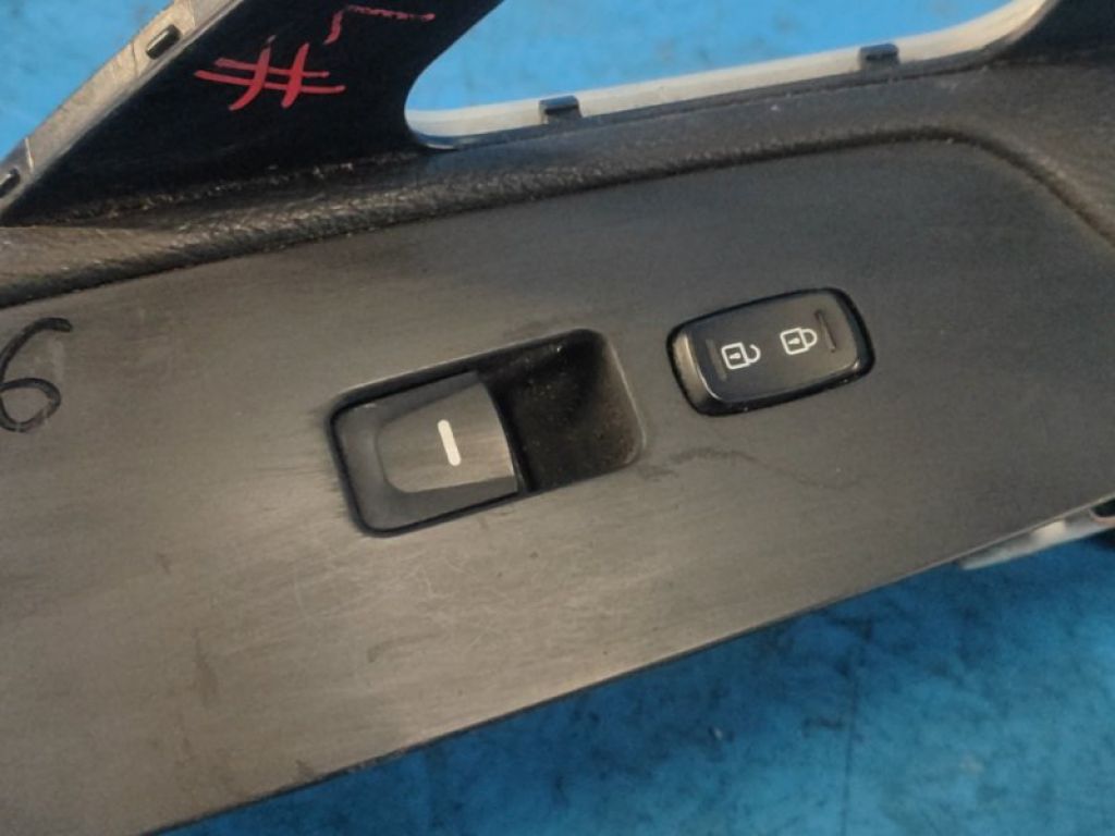 93575-2V100-4X | Кнопка склопідіймача передн. прав. HYUNDAI VELOSTER 11-18 - Фото 2