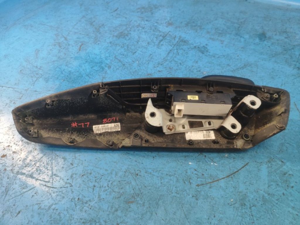 93575-2V100-4X | Кнопка склопідіймача передн. прав. HYUNDAI VELOSTER 11-18 - Фото 4