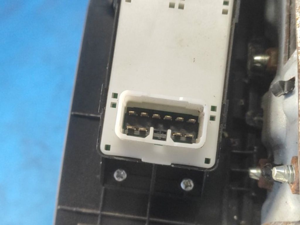 93575-2V100-4X | Кнопка склопідіймача передн. прав. HYUNDAI VELOSTER 11-18 - Фото 6