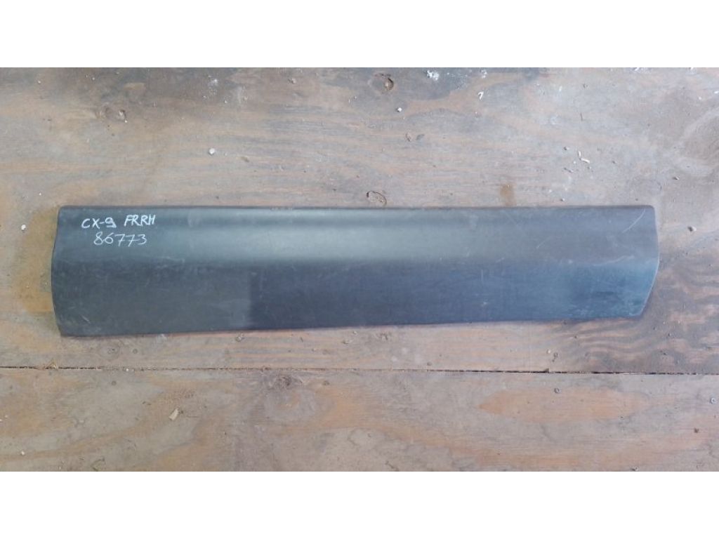 TD11-51-RA0H | Накладка двери передн. прав. MAZDA CX-9 06-16