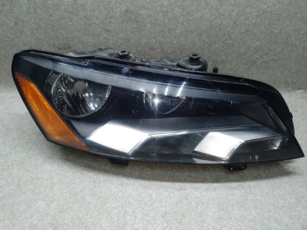 561941006B | Фара прав. VOLKSWAGEN PASSAT B7 11-15