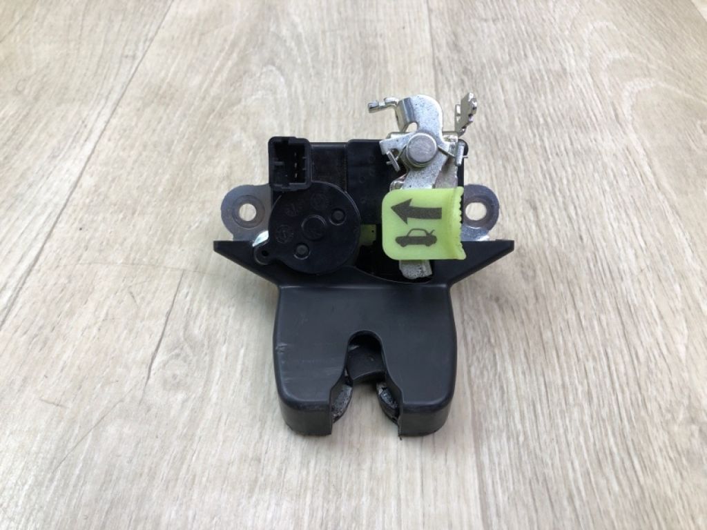 81230M7030 | Замок кришки багажника KIA FORTE BD 18-21