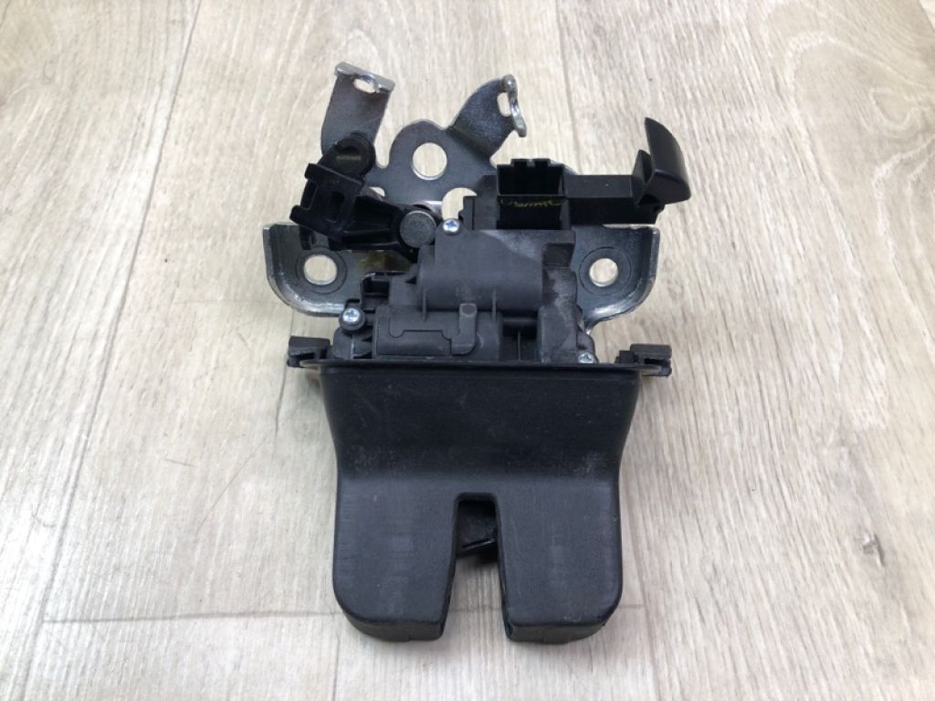 561827505 | Замок кришки багажника VOLKSWAGEN PASSAT B7 11-15