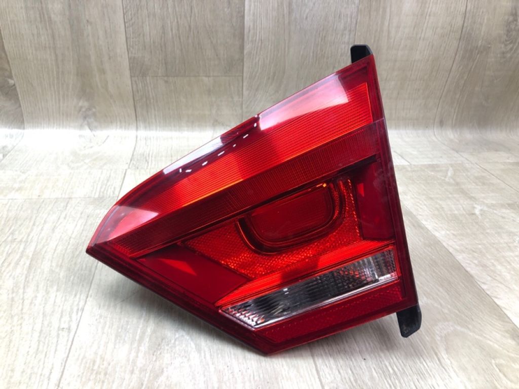 561945094C | Ліхтар внутрішній прав. VOLKSWAGEN PASSAT B7 11-15