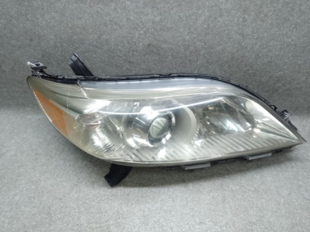 8111008030 | Фара прав. TOYOTA SIENNA 11-16
