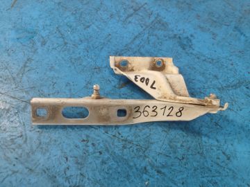 Петля капоту прав. AUDI Q5 08-16