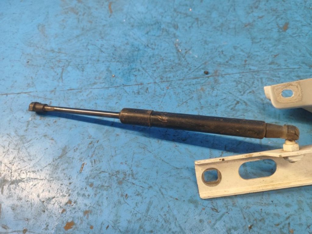 8R0 823 301 A | Петля капоту лів. AUDI Q5 08-16 - Фото 4