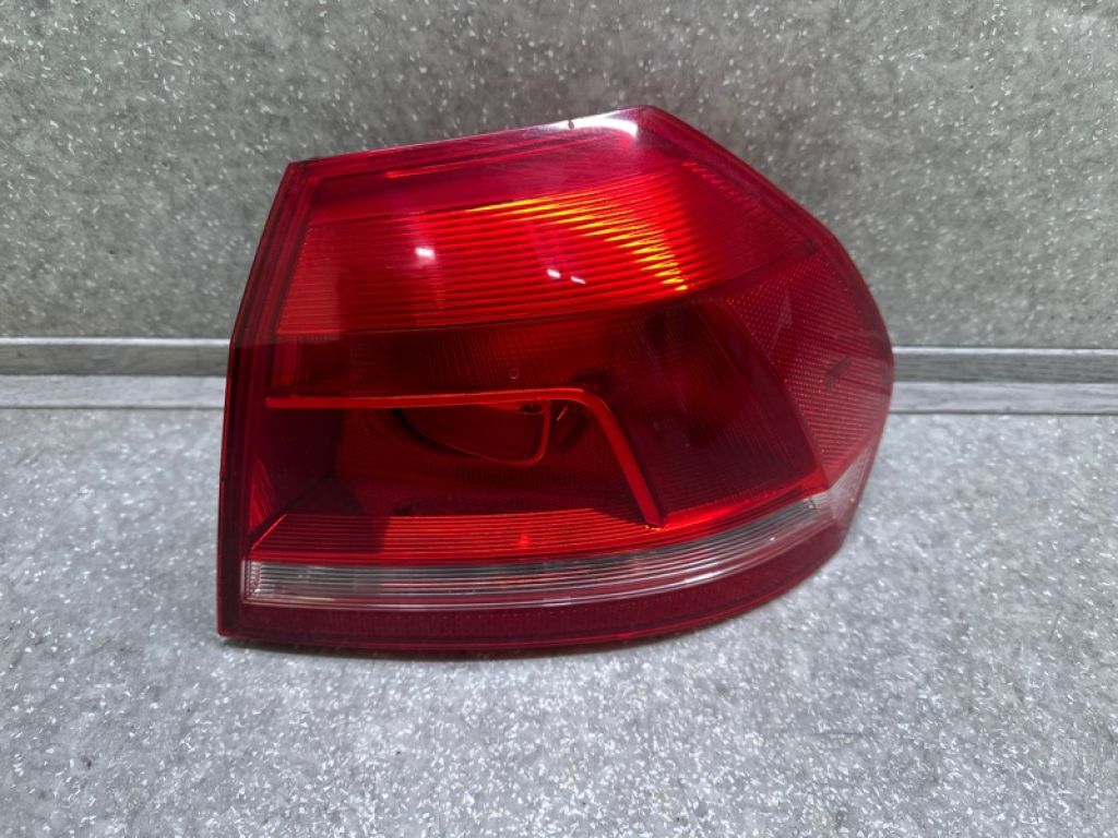 561945096H | Ліхтар зовнішній прав. VOLKSWAGEN PASSAT B7 11-15 - Фото 2