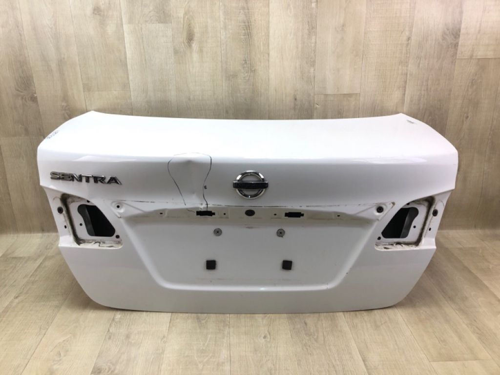 H43003SGMA | Кришка багажника NISSAN SENTRA B17 12-21