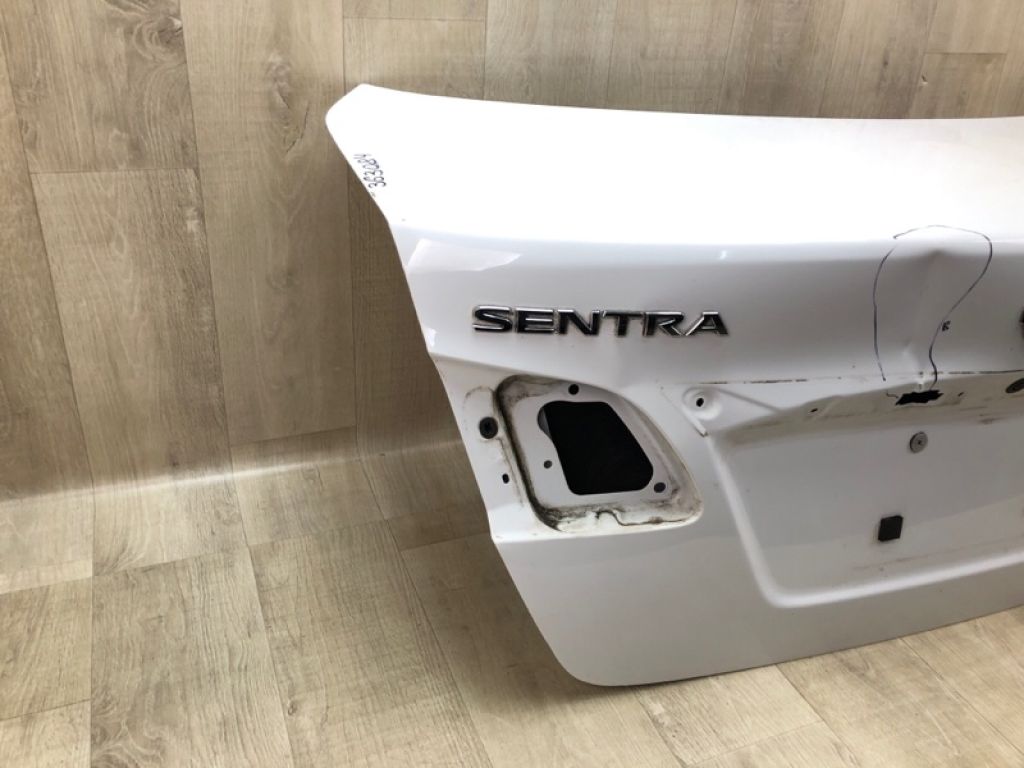 H43003SGMA | Кришка багажника NISSAN SENTRA B17 12-21 - Фото 3