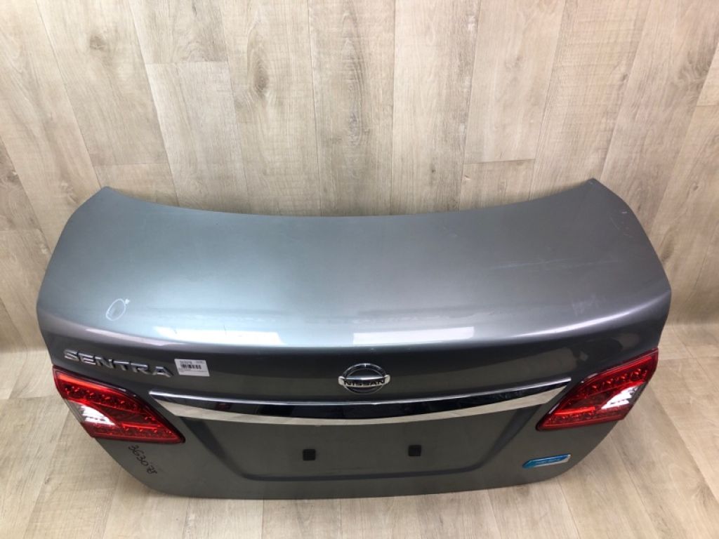 H43003SGMA | Кришка багажника NISSAN SENTRA B17 12-21 - Фото 3