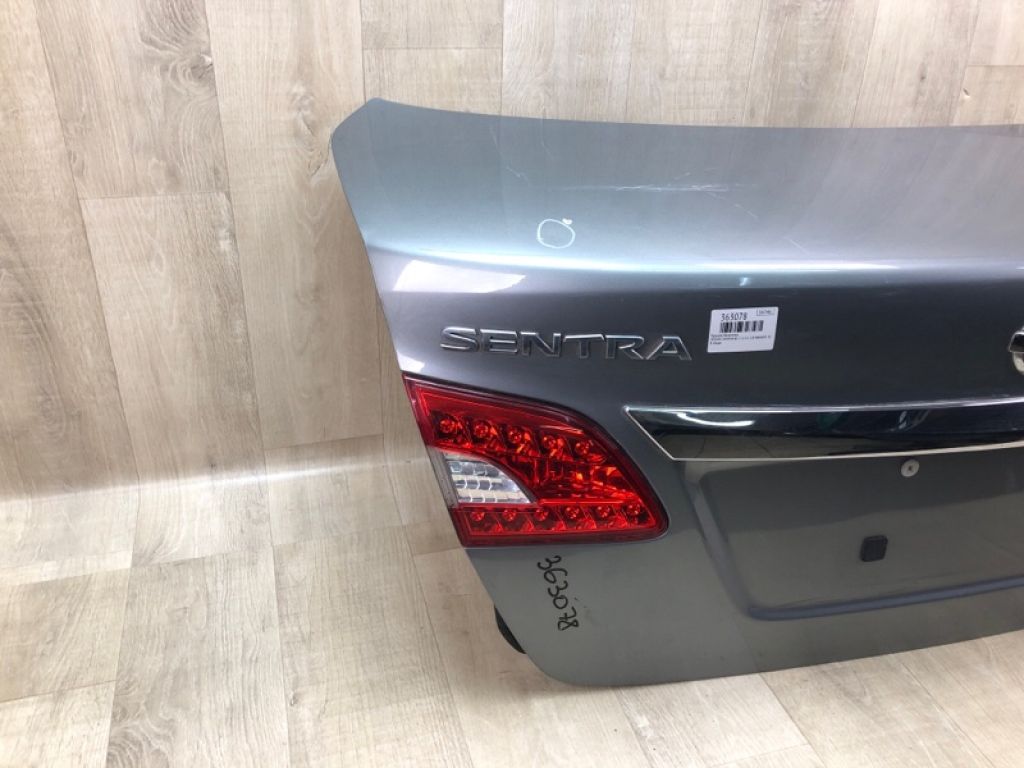 H43003SGMA | Кришка багажника NISSAN SENTRA B17 12-21 - Фото 5