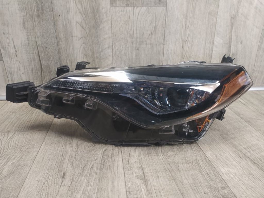 81150-02M70 | Фара передн. лів. TOYOTA COROLLA E170 13-19