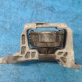 AV6Z-6038-A | Подушка двигуна прав. FORD FOCUS 10-18