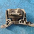 AV6Z-6038-A | Подушка двигуна прав. FORD FOCUS 10-18 - Прев'ю 3