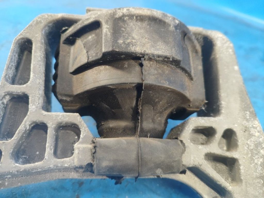 AV6Z-6038-A | Подушка двигуна прав. FORD FOCUS 10-18 - Фото 6