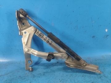 Петля кришки багажника лів. MAZDA 3 BL 09-13